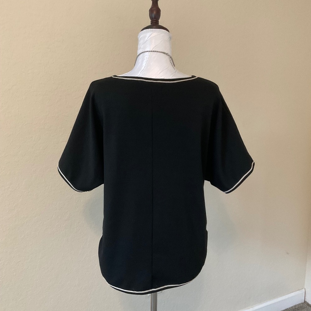Max Studio Black Short Sleeve Top Womens Large Relaxed Fit White Piping Tee - Picture 6 of 8